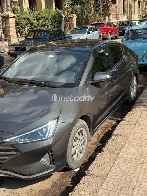 هيونداي إلنترا 2025 فضي مستعملة للبيع - 5