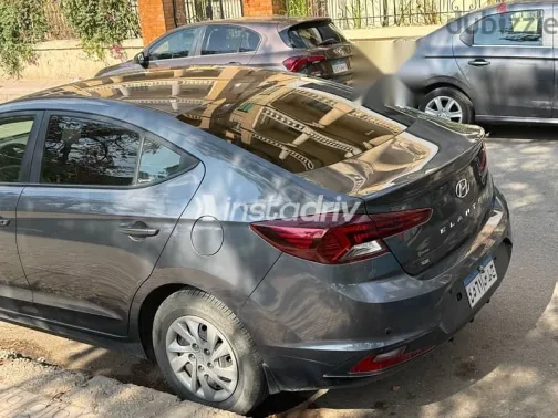 هيونداي إلنترا 2025 فضي مستعملة للبيع - 6