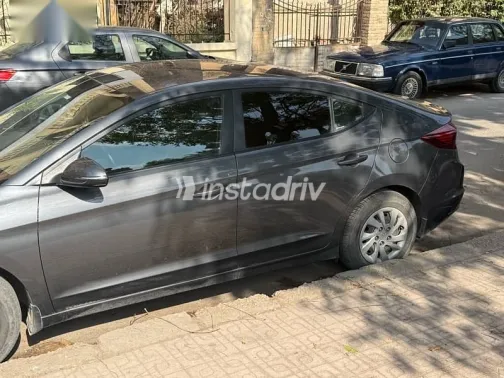 هيونداي إلنترا 2025 فضي مستعملة للبيع - 7