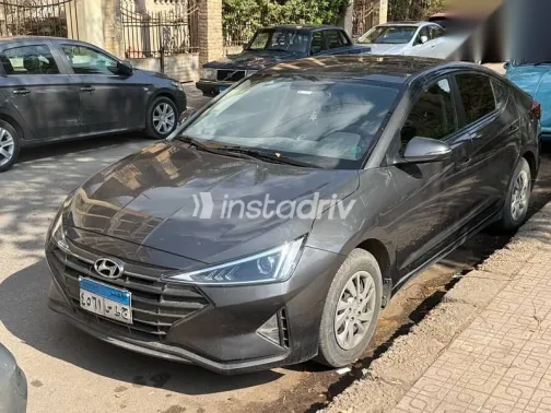 هيونداي إلنترا 2025 فضي مستعملة للبيع - 8