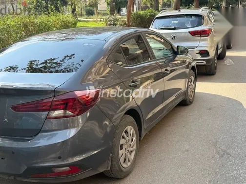 هيونداي إلنترا 2025 فضي مستعملة للبيع - 9