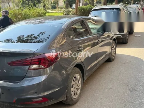 هيونداي إلنترا 2025 فضي مستعملة للبيع - 10