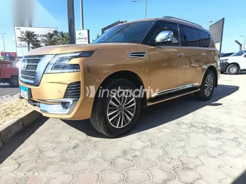 Nissan Patrol 2020 Gold Used for Sale - 3
