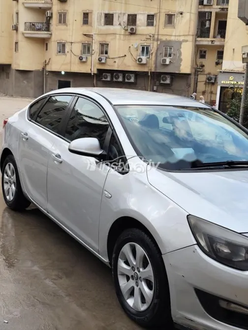 اوبل أسترا 2017 أبيض مستعملة للبيع - 2