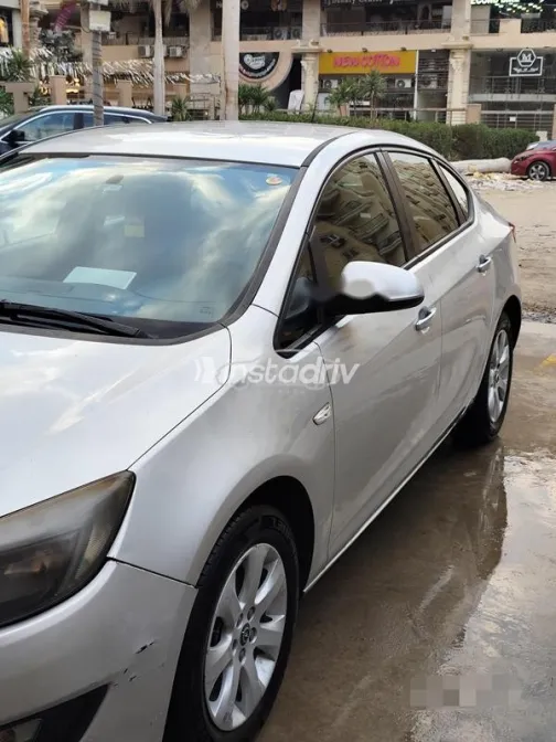 اوبل أسترا 2017 أبيض مستعملة للبيع - 4