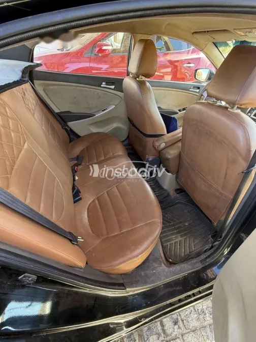 هيونداي اكسنت RB 2015 أسود مستعملة للبيع - 1