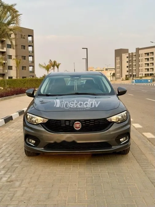 Fiat Tipo 2021 Gray Used for Sale - 3