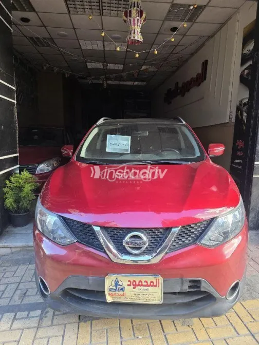 نيسان قشقاي 2016 أحمر غامق مستعملة للبيع - 2