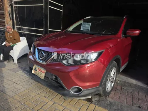 نيسان قشقاي 2016 أحمر غامق مستعملة للبيع - 3