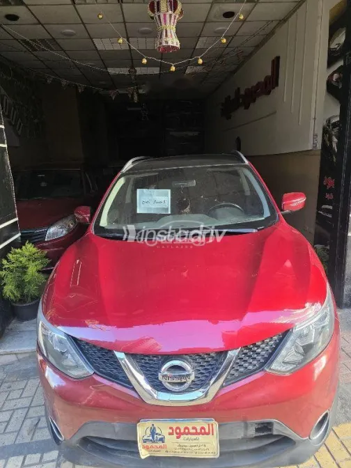 نيسان قشقاي 2016 أحمر غامق مستعملة للبيع - 4