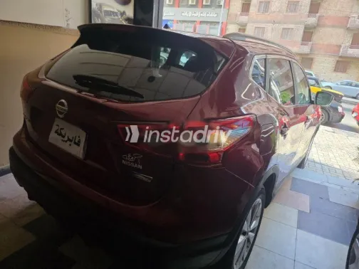 نيسان قشقاي 2016 أحمر غامق مستعملة للبيع - 5