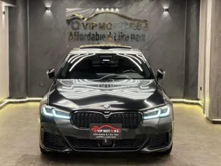 بي ام دبليو 530 2022 أسود مستعملة للبيع