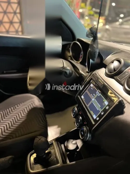 سوزوكى سويفت 2022 فضي مستعملة للبيع - 3