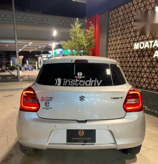 سوزوكى سويفت 2022 فضي مستعملة للبيع - 4
