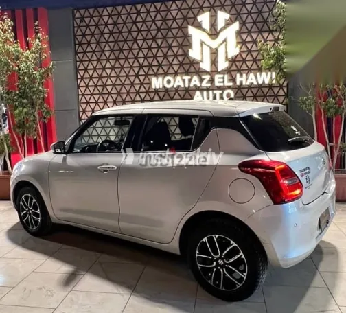 سوزوكى سويفت 2022 فضي مستعملة للبيع - 7