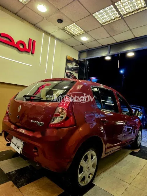 رينو سانديرو 2013 أحمر غامق مستعملة للبيع - 4