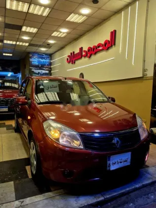 رينو سانديرو 2013 أحمر غامق مستعملة للبيع