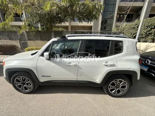 جيب رينيجيد 2017 أبيض مستعملة للبيع - 2