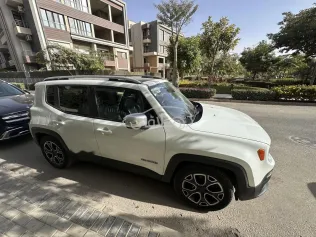 جيب رينيجيد 2017 أبيض مستعملة للبيع