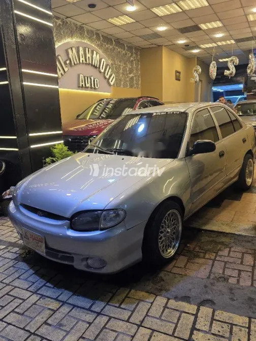 هيونداي اكسنت RB 2001 فضي مستعملة للبيع - 1