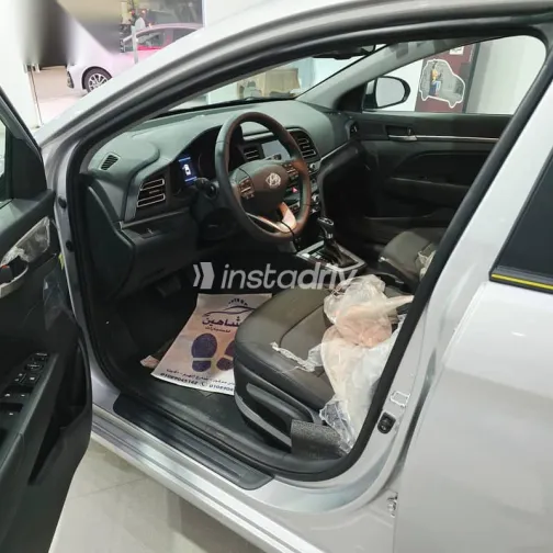 هيونداي إلنترا 2026 فضي جديدة للبيع - 2