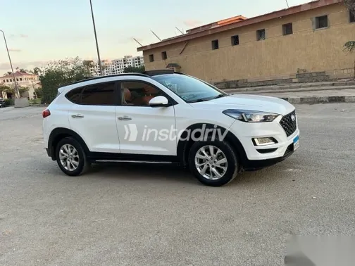 Hyundai Tucson 2019 White Used for Sale - 4