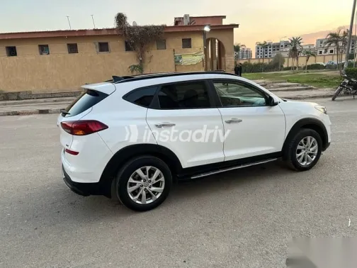 Hyundai Tucson 2019 White Used for Sale - 5