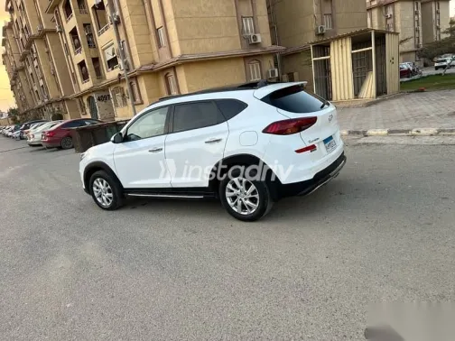 Hyundai Tucson 2019 White Used for Sale - 8