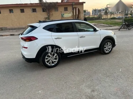 Hyundai Tucson 2019 White Used for Sale - 10