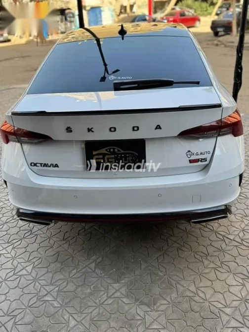 سكودا اوكتافيا 2024 أبيض مستعملة للبيع - 3