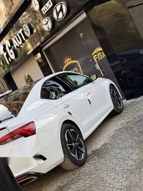 سكودا اوكتافيا 2024 أبيض مستعملة للبيع - 9