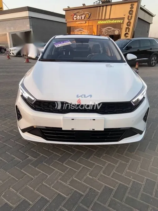 كيا كي 4 2025 أبيض جديدة للبيع - 1