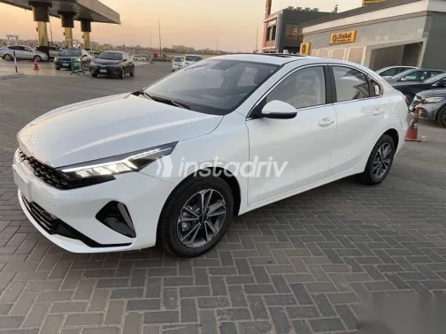 كيا كي 4 2025 أبيض جديدة للبيع - 3