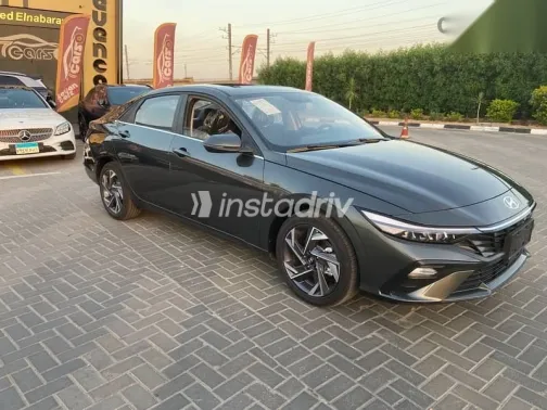 هيونداي إلنترا 2025 رمادي جديدة للبيع - 3