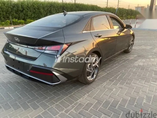 هيونداي إلنترا 2025 رمادي جديدة للبيع - 5