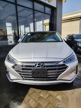 هيونداي إلنترا 2026 فضي جديدة للبيع