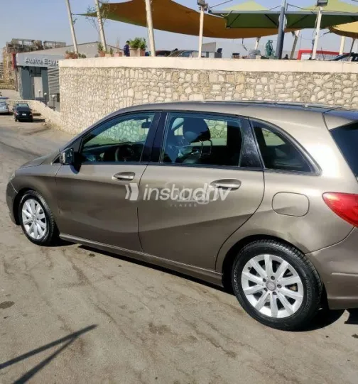 Mercedes B 200 2013 Gold Used for Sale - 1