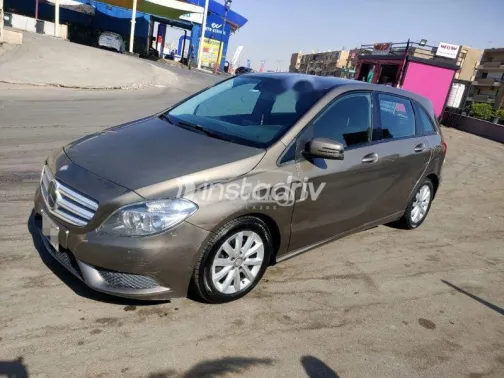 Mercedes B 200 2013 Gold Used for Sale - 2