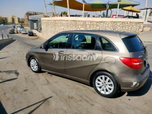 Mercedes B 200 2013 Gold Used for Sale - 3
