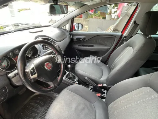 فيات بونتو 2019 أحمر مستعملة للبيع - 2