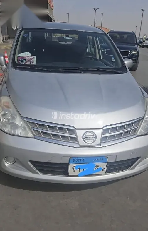 نيسان تيدا 2009 فضي مستعملة للبيع - 1