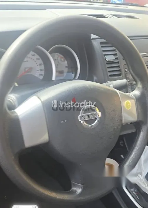 نيسان تيدا 2009 فضي مستعملة للبيع - 2