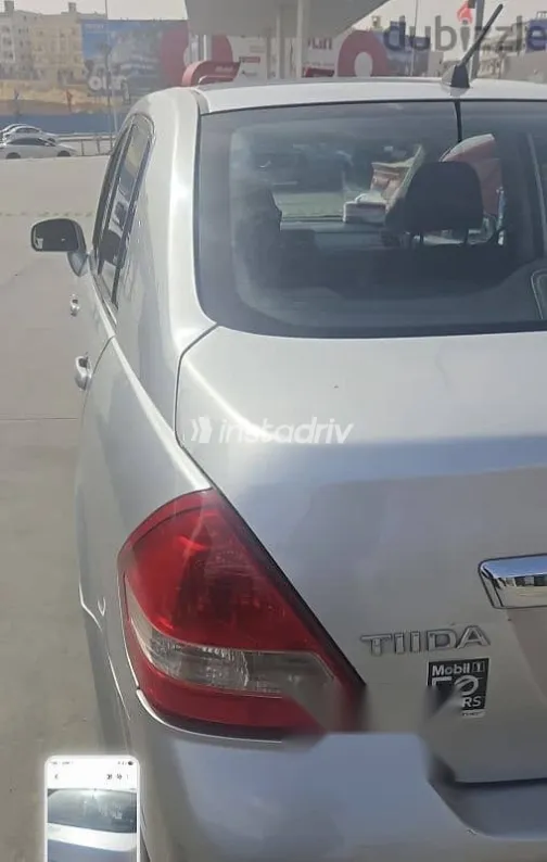 نيسان تيدا 2009 فضي مستعملة للبيع - 5