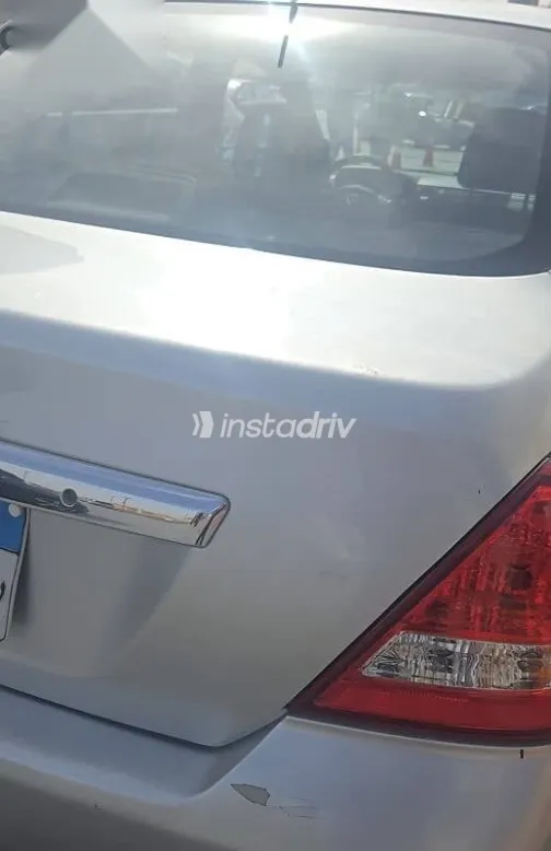 نيسان تيدا 2009 فضي مستعملة للبيع - 6