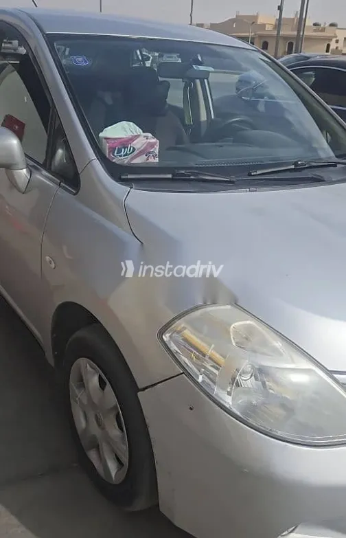 نيسان تيدا 2009 فضي مستعملة للبيع - 7