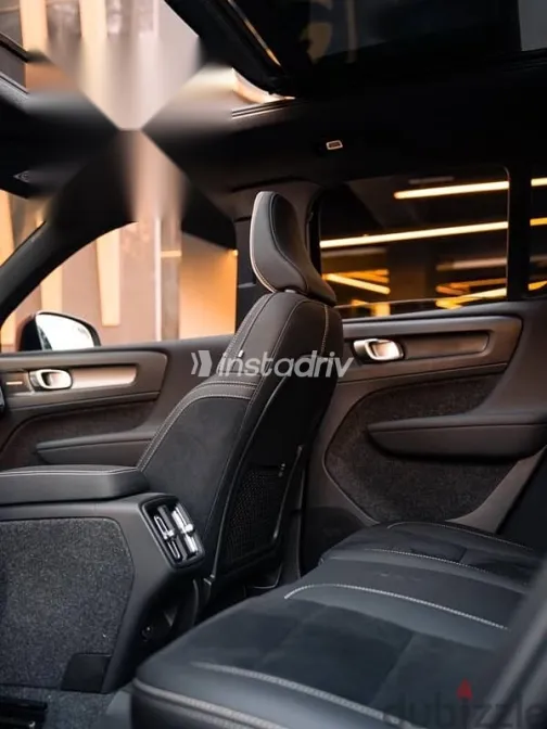 فولفو XC 40 2025 أسود مستعملة للبيع - 4