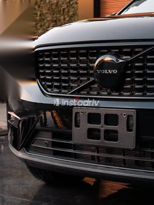 فولفو XC 40 2025 أسود مستعملة للبيع - 5