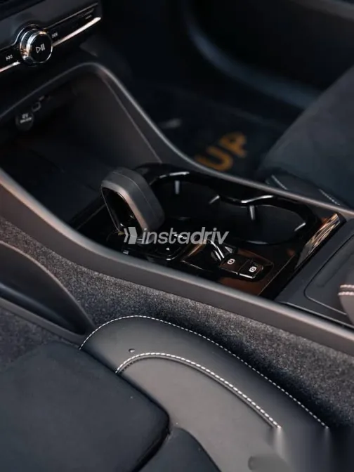 فولفو XC 40 2025 أسود مستعملة للبيع - 7