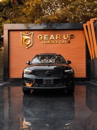 فولفو XC 40 2025 أسود مستعملة للبيع