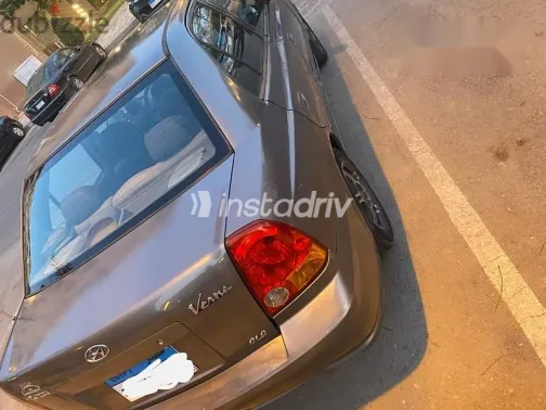 هيونداي فيرنا 2015 رمادي مستعملة للبيع - 1